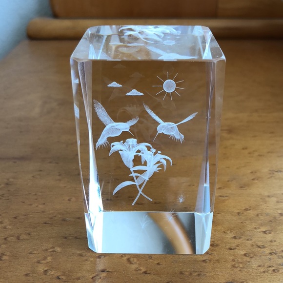 Paperweight 3D Hummingbirds Laser Etched Crystal Block EUC - Picture 3 of 6